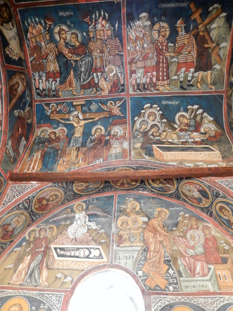 アシヌー聖堂内部の壁画